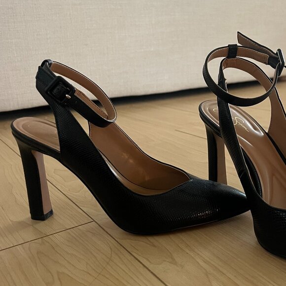 black heels - Picture 1 of 4